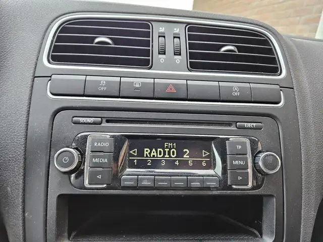 Volkswagen Polo view 8