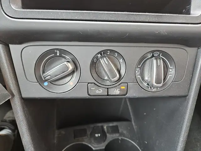 Volkswagen Polo view 9