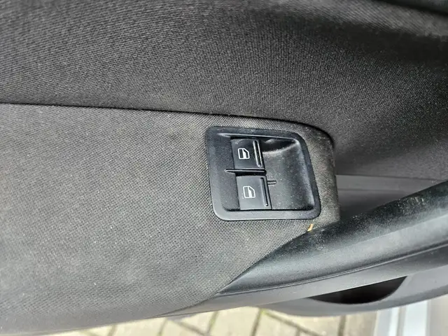 Volkswagen Polo view 5