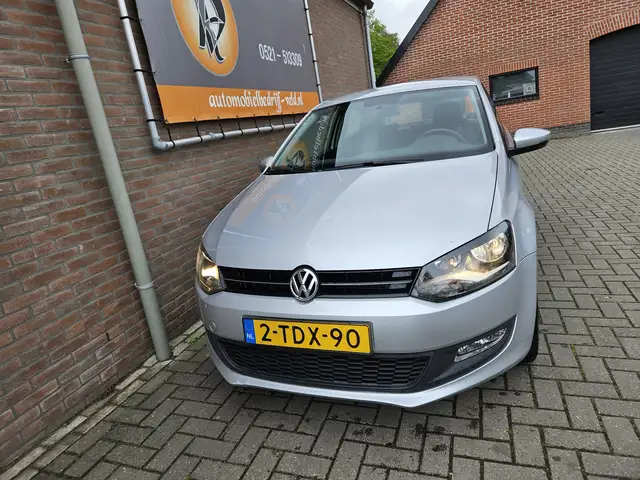 Volkswagen Polo view 2