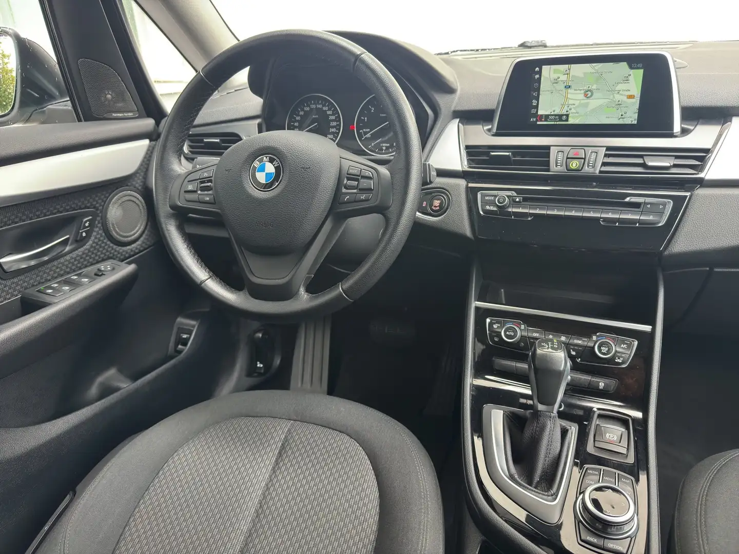 BMW 218 i Gran TourerA HarmKard AHK DAB BusinessPak Blanc - 2