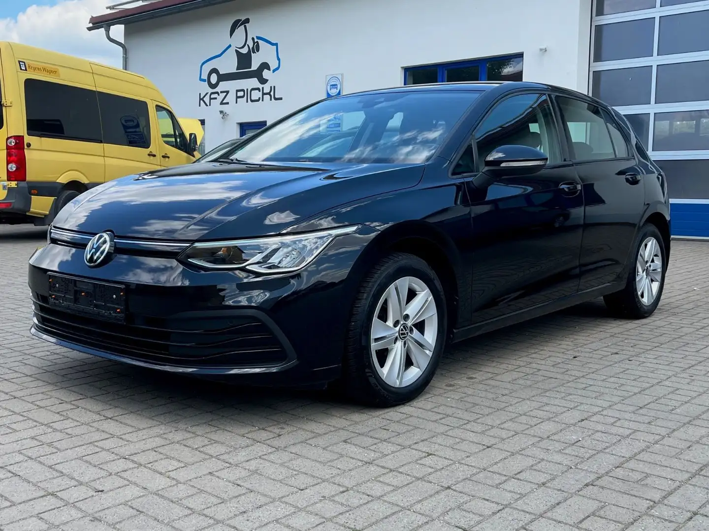 Volkswagen Golf VIII Lim. 1.5TSI Life,LED,Navi,SHZ,PDC,DAB Nero - 1