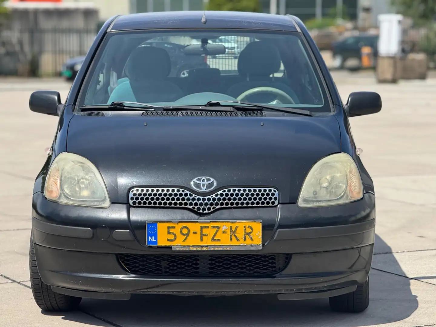 Toyota Yaris 1.3-16V VVT-i Sol | Airco | Elektrische ramen en s Zwart - 2