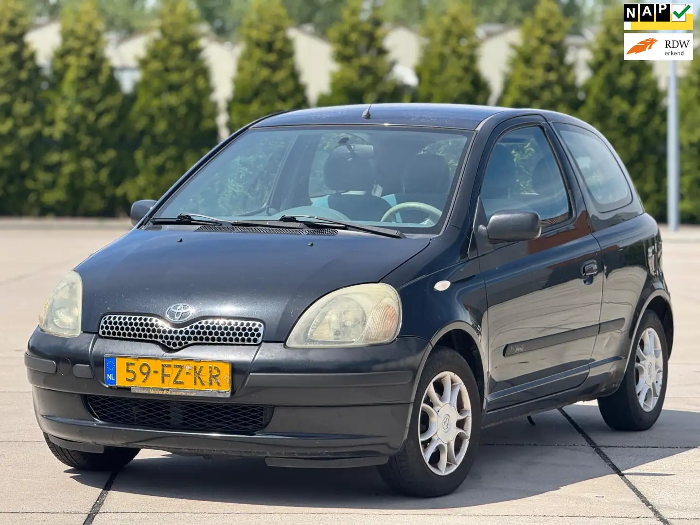 Toyota Yaris 1.3-16V VVT-i Sol | Airco | Elektrische ramen en s Zwart - 1