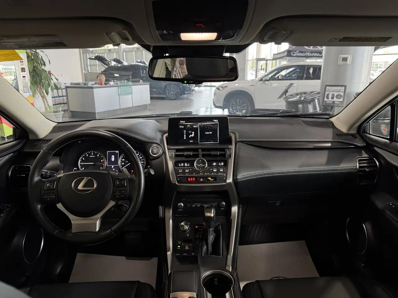 Lexus NX снимка Lexus NX