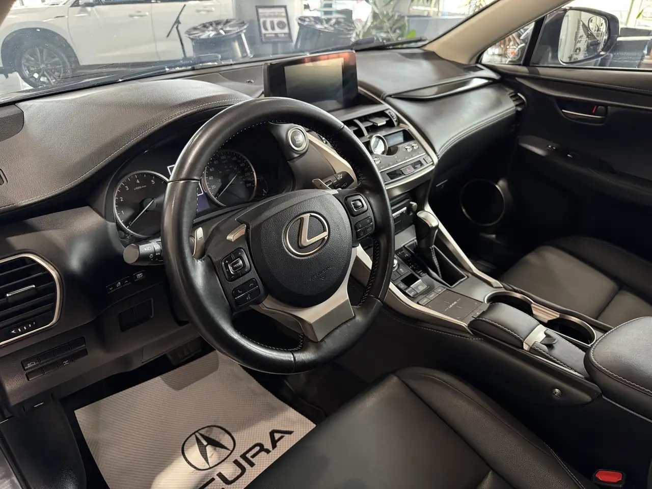 Lexus NX снимка Lexus NX