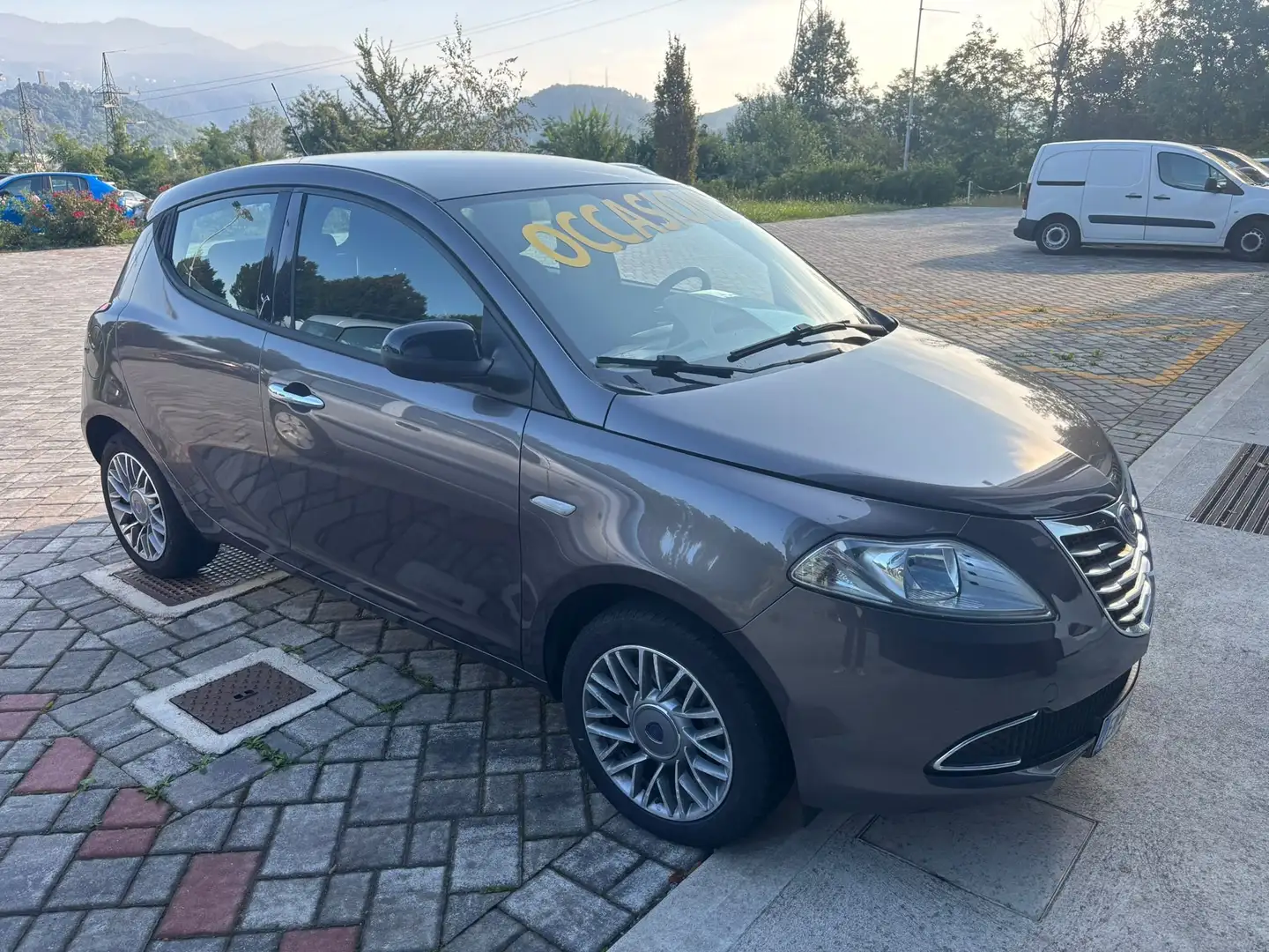 Lancia Ypsilon Ypsilon III 2011 1.2 8v Platinum s Grijs - 2