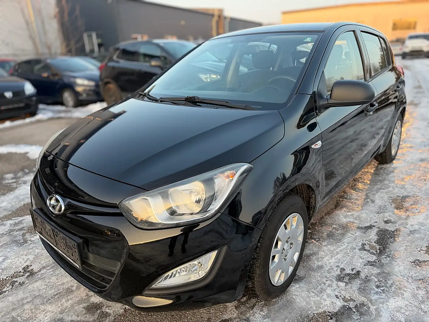 Hyundai i20 1,25 Life *Pickerl 2/2026+4* Schwarz - 1