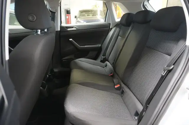 Volkswagen Polo view 9