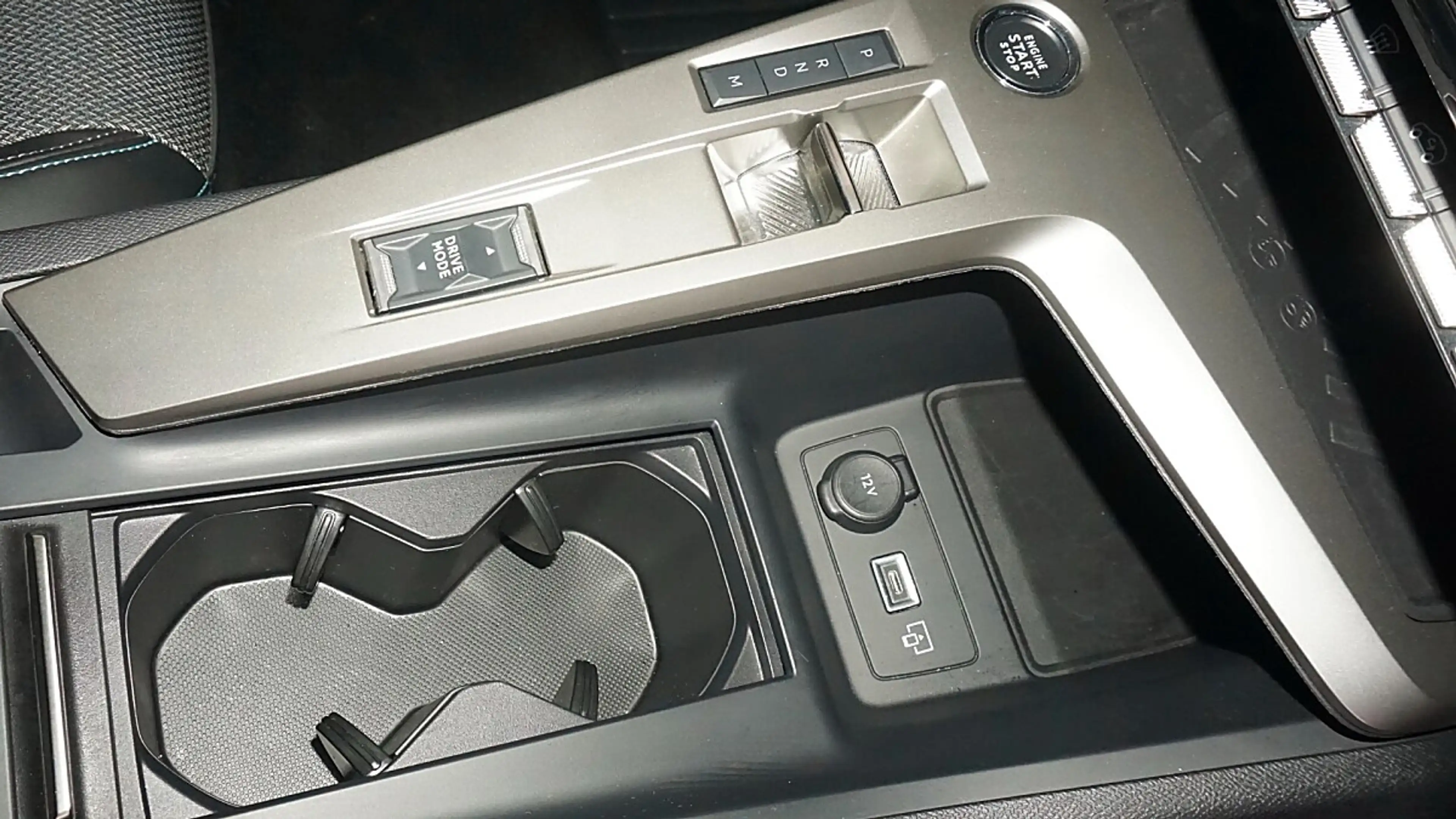 Peugeot 408 Hybrid 145 e-DCS6 Allure Hybrid 145PS e-DCS6 /N... — photo 7