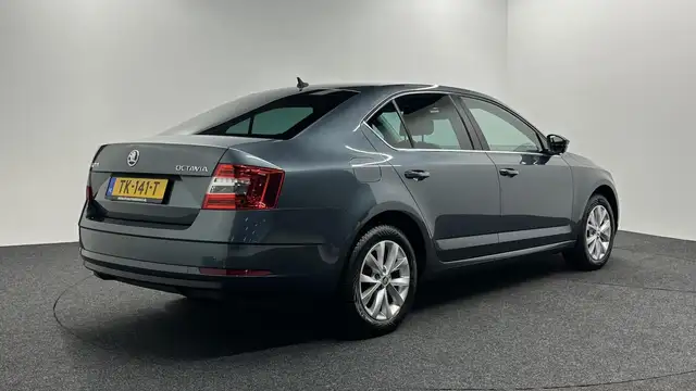 Skoda Octavia view 5