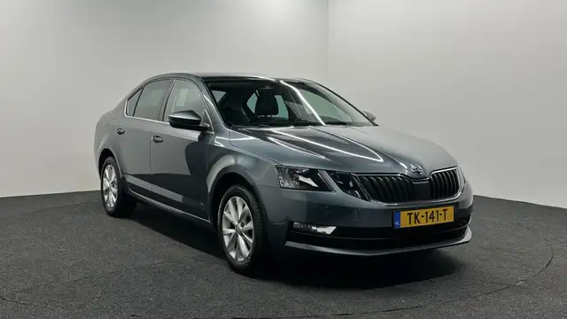 Skoda Octavia view 3