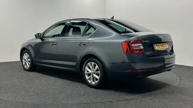 Skoda Octavia view 4