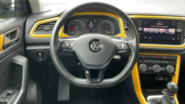 Volkswagen T-Roc view 10