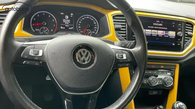 Volkswagen T-Roc view 11