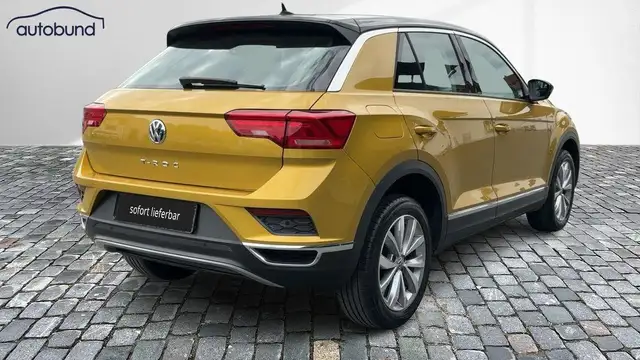 Volkswagen T-Roc view 3