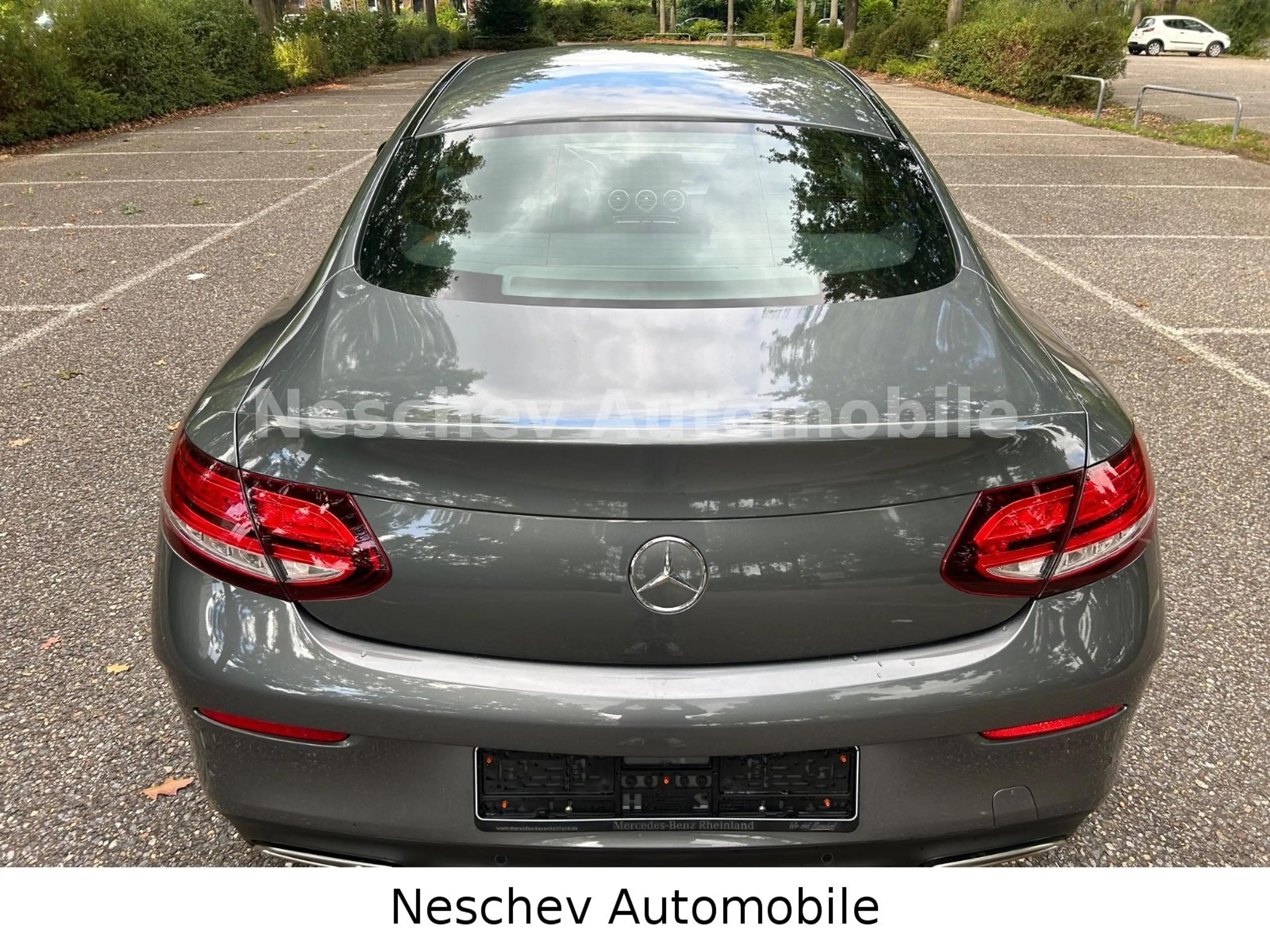 Mercedes-Benz C 180 AMG Line Leder/Comand/Kam/18"/Best Zustand — photo 9
