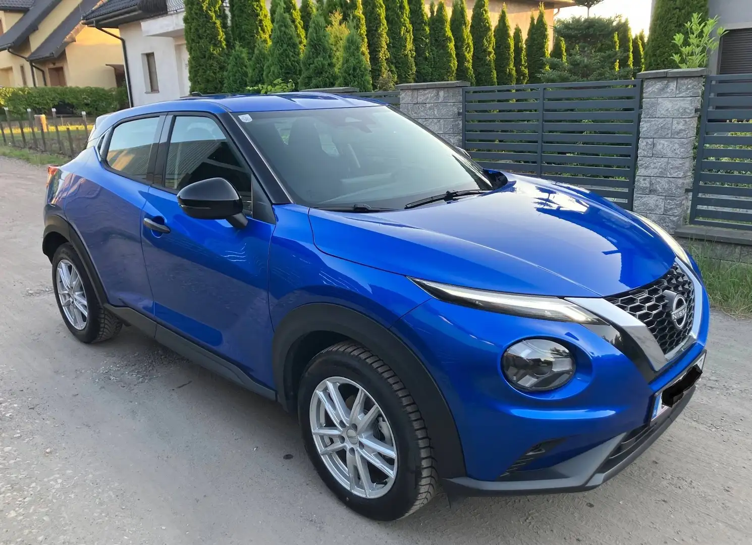 Nissan Juke 1.0 DIG-T N-Design Blau - 1