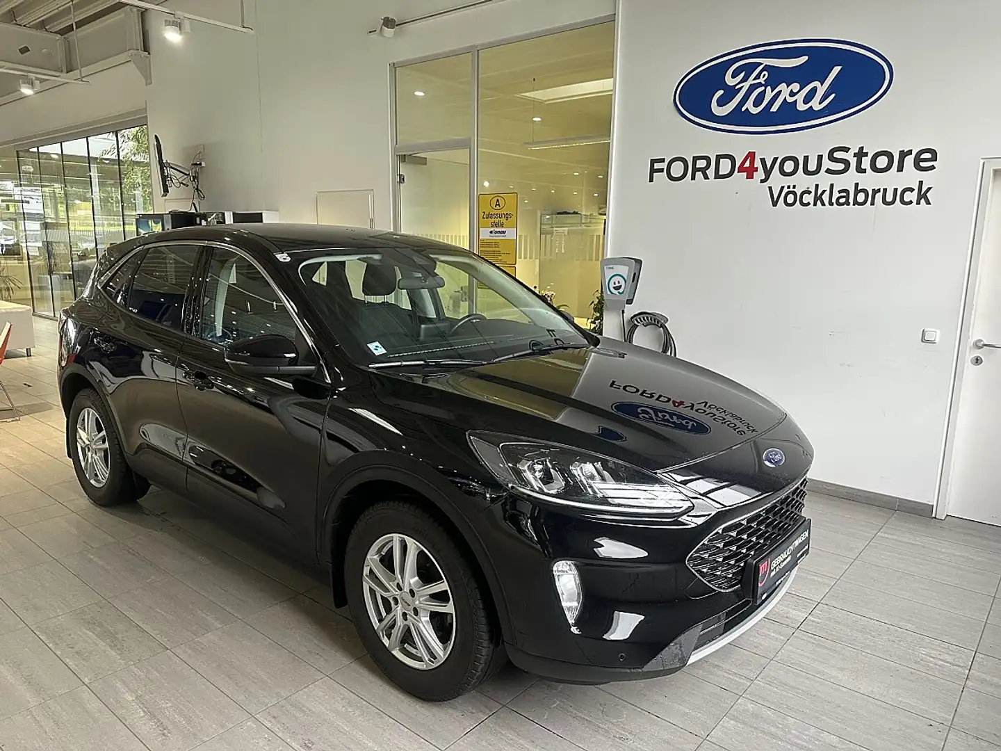 Ford Kuga 1,5 EcoBlue Cool & Connect Schwarz - 1