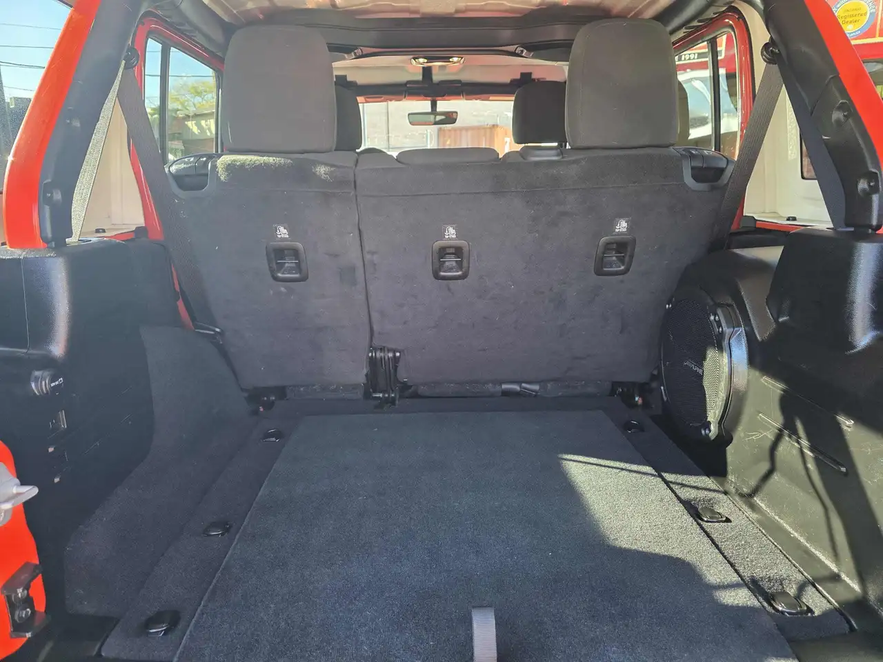 Jeep Wrangler снимка Jeep Wrangler