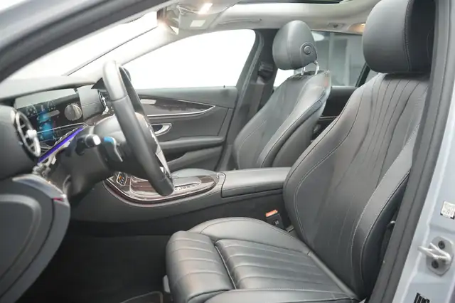 Mercedes-Benz E view 12