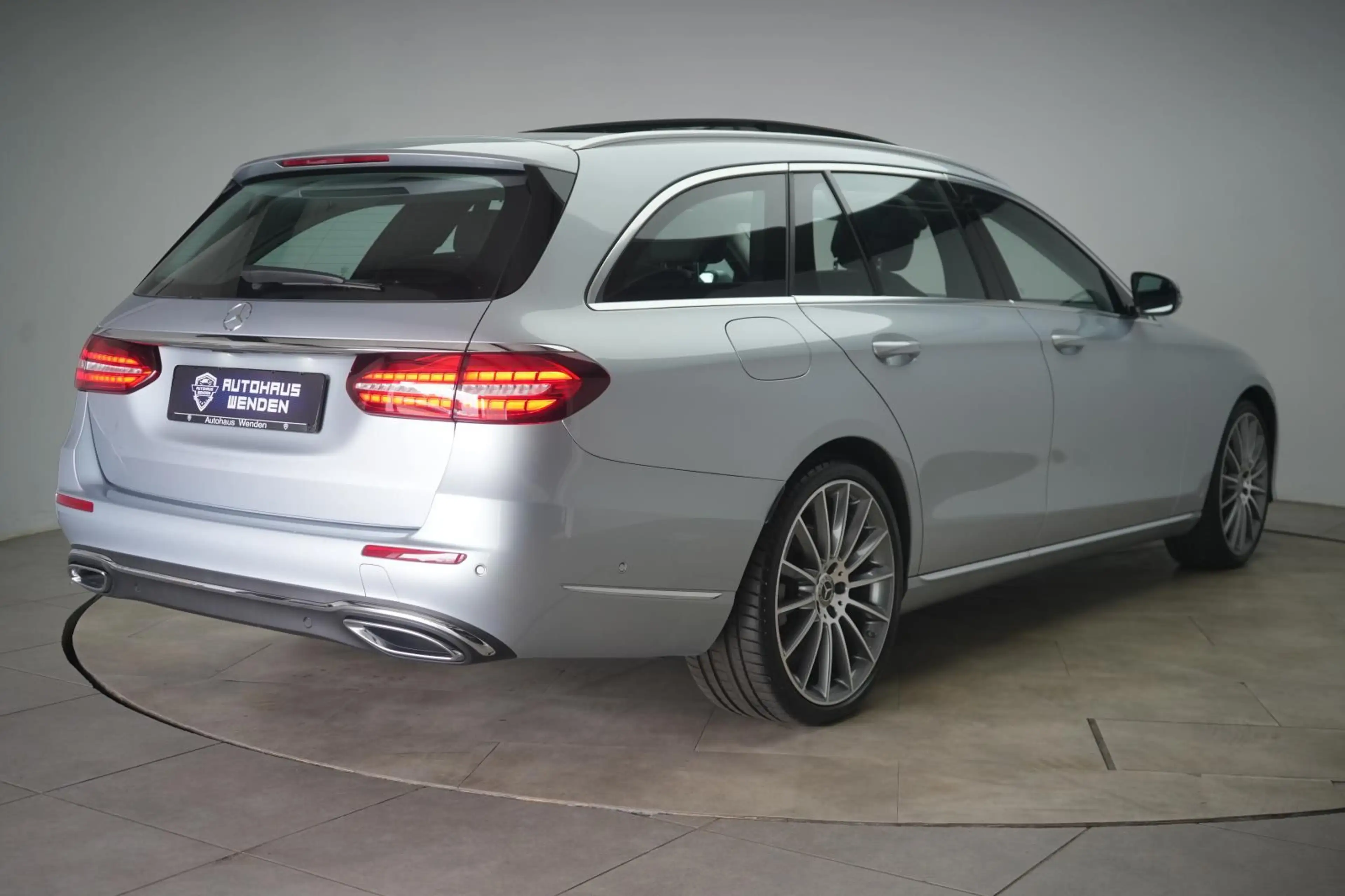 Mercedes-Benz E 400 d 4Matic T 9G-Tronic Exclusive STHZ/Pano/H — photo 6