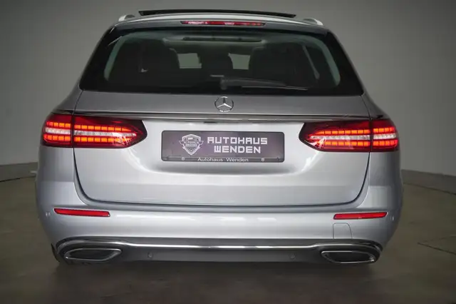 Mercedes-Benz E view 5