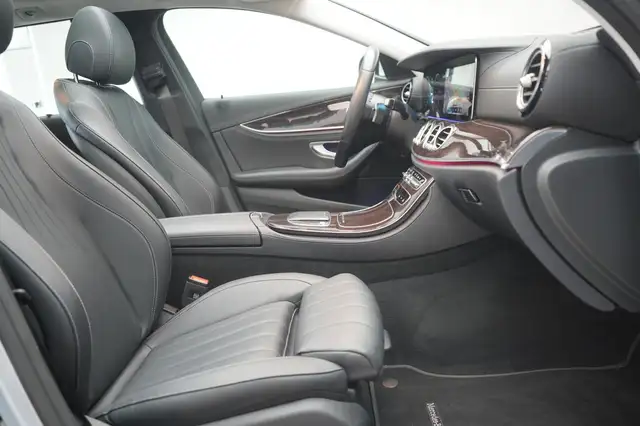 Mercedes-Benz E view 7