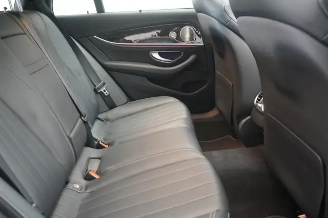 Mercedes-Benz E view 10