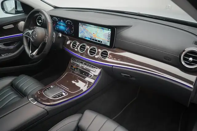 Mercedes-Benz E view 8