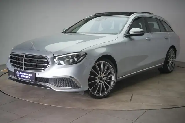 Mercedes-Benz E view 3