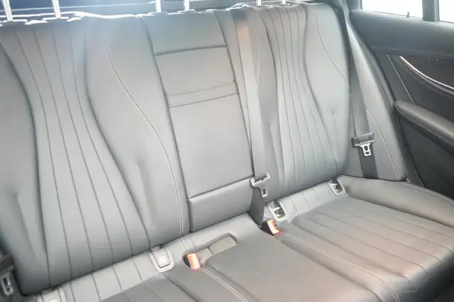Mercedes-Benz E view 11