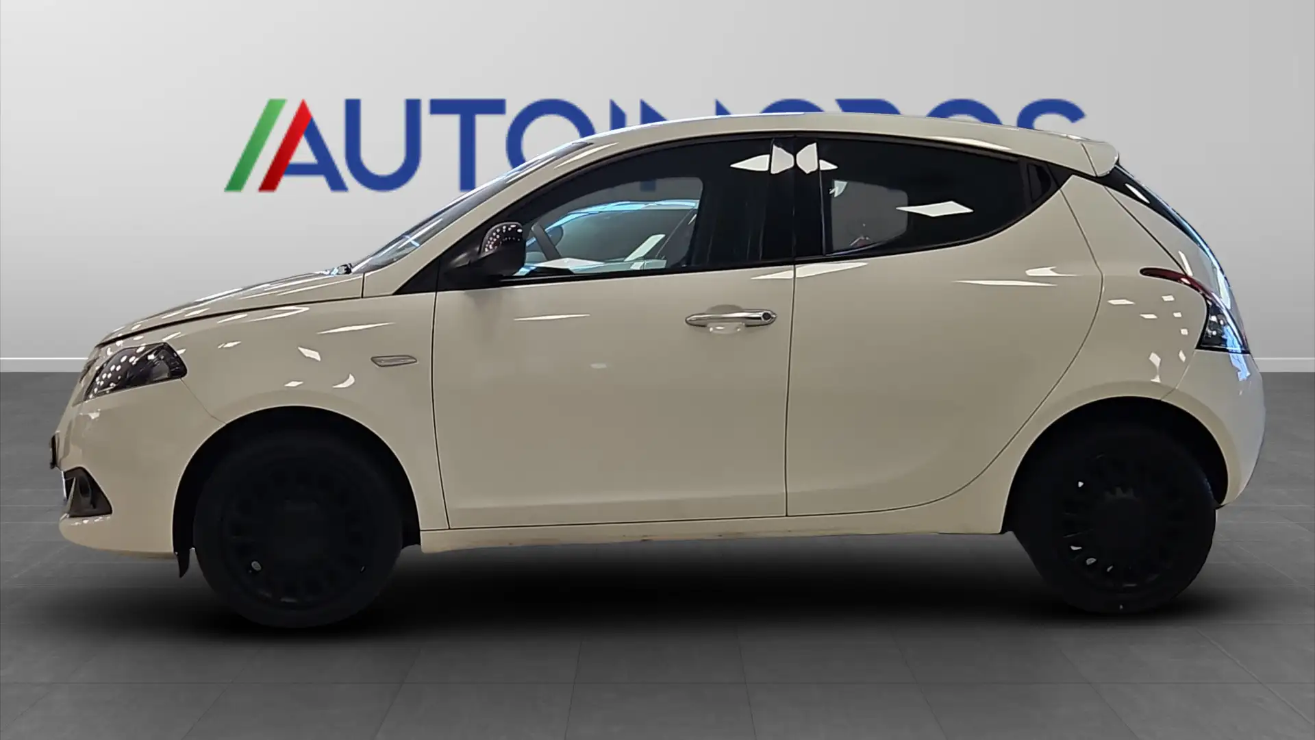 Lancia Ypsilon 1.0 FireFly Hybrid Silver Blanc - 2