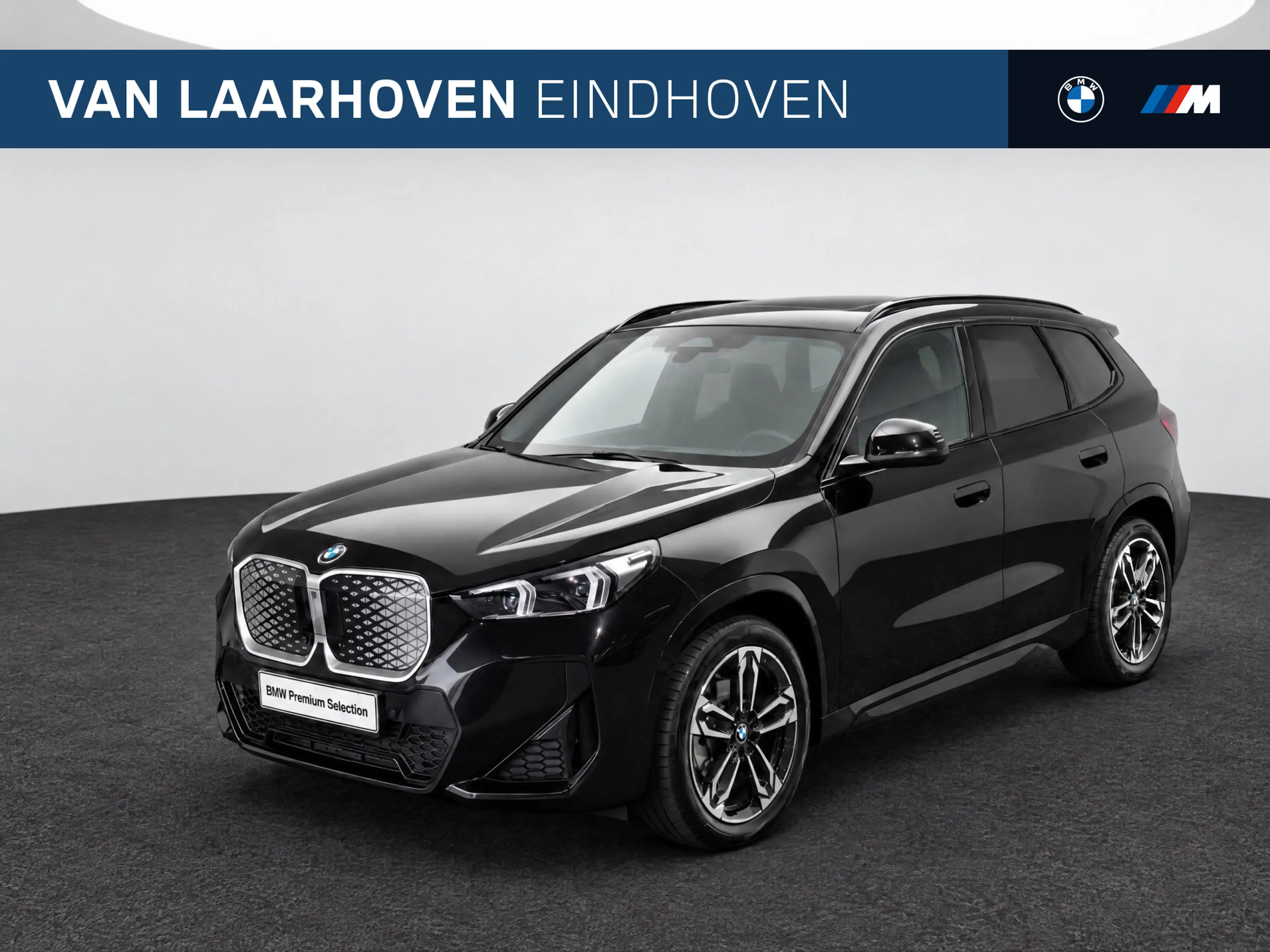 BMW iX1 eDrive20 M Sport / Panoramadak / Sportstoelen / Co