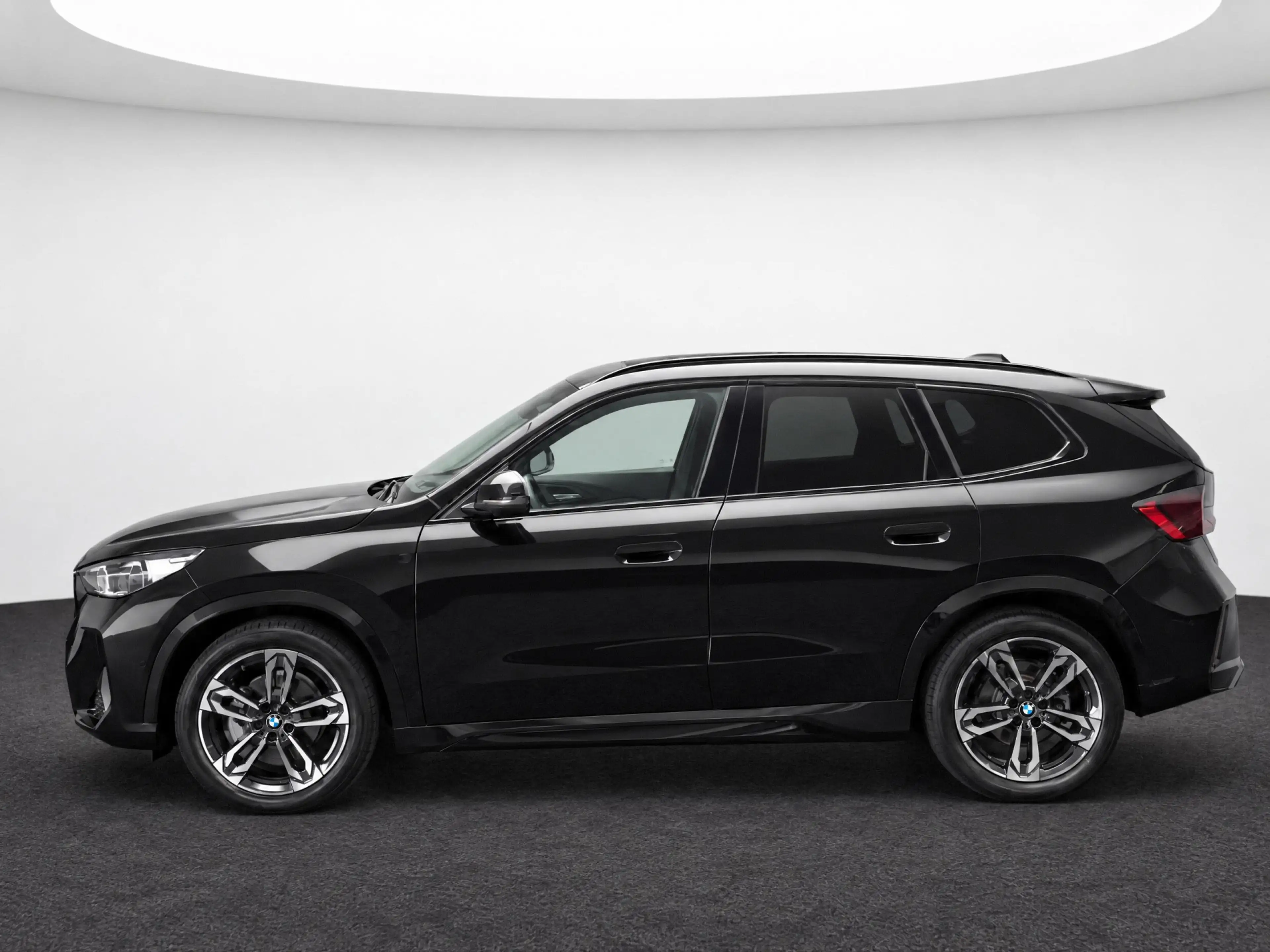 BMW iX1 eDrive20 M Sport / Panoramadak / Sportstoelen / Co — photo 6