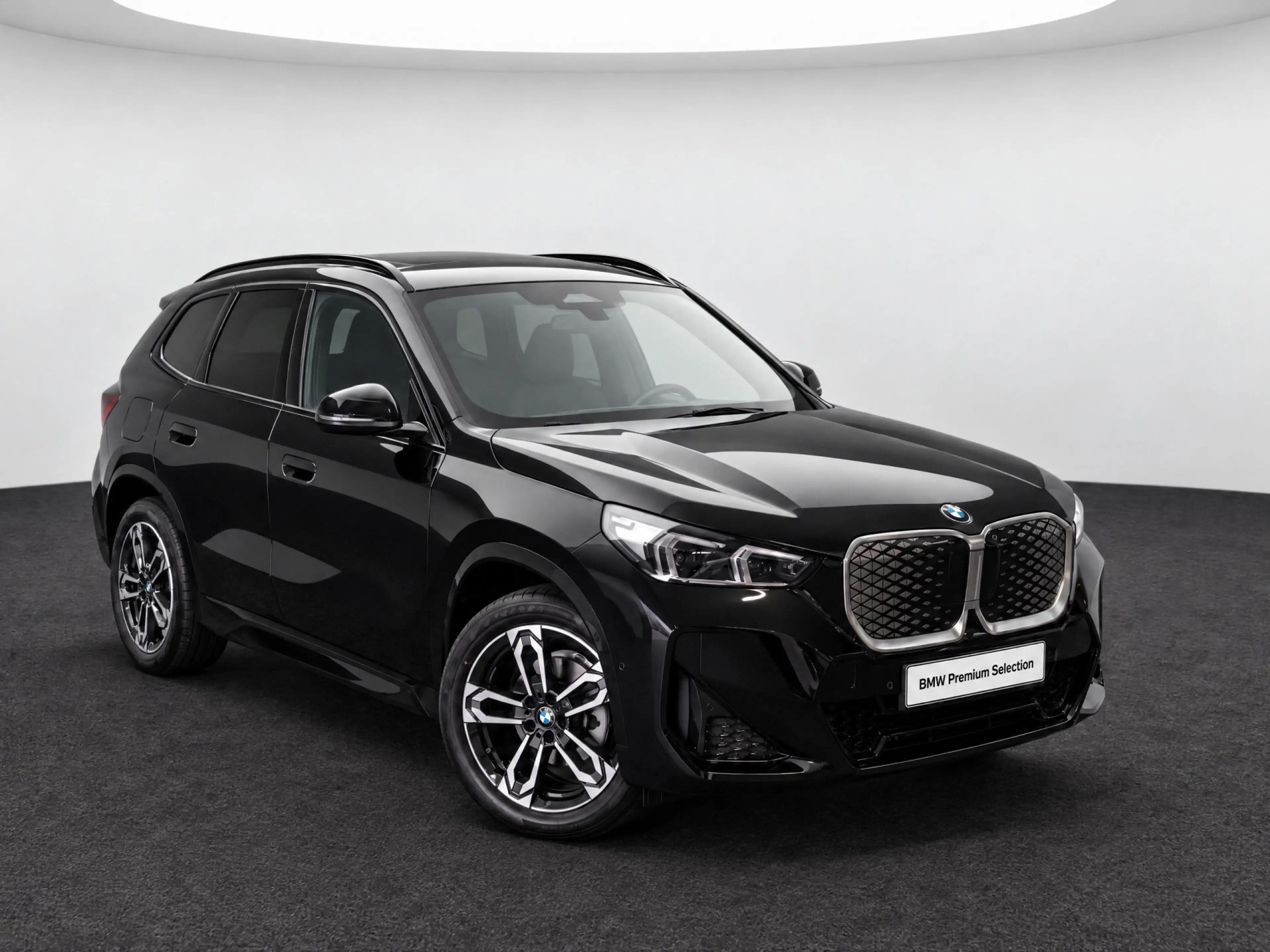 BMW iX1 eDrive20 M Sport / Panoramadak / Sportstoelen / Co — photo 2