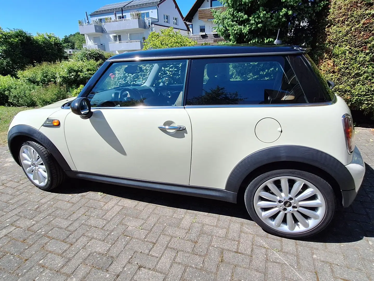 MINI Cooper MINI 50 Mayfair Beige - 1