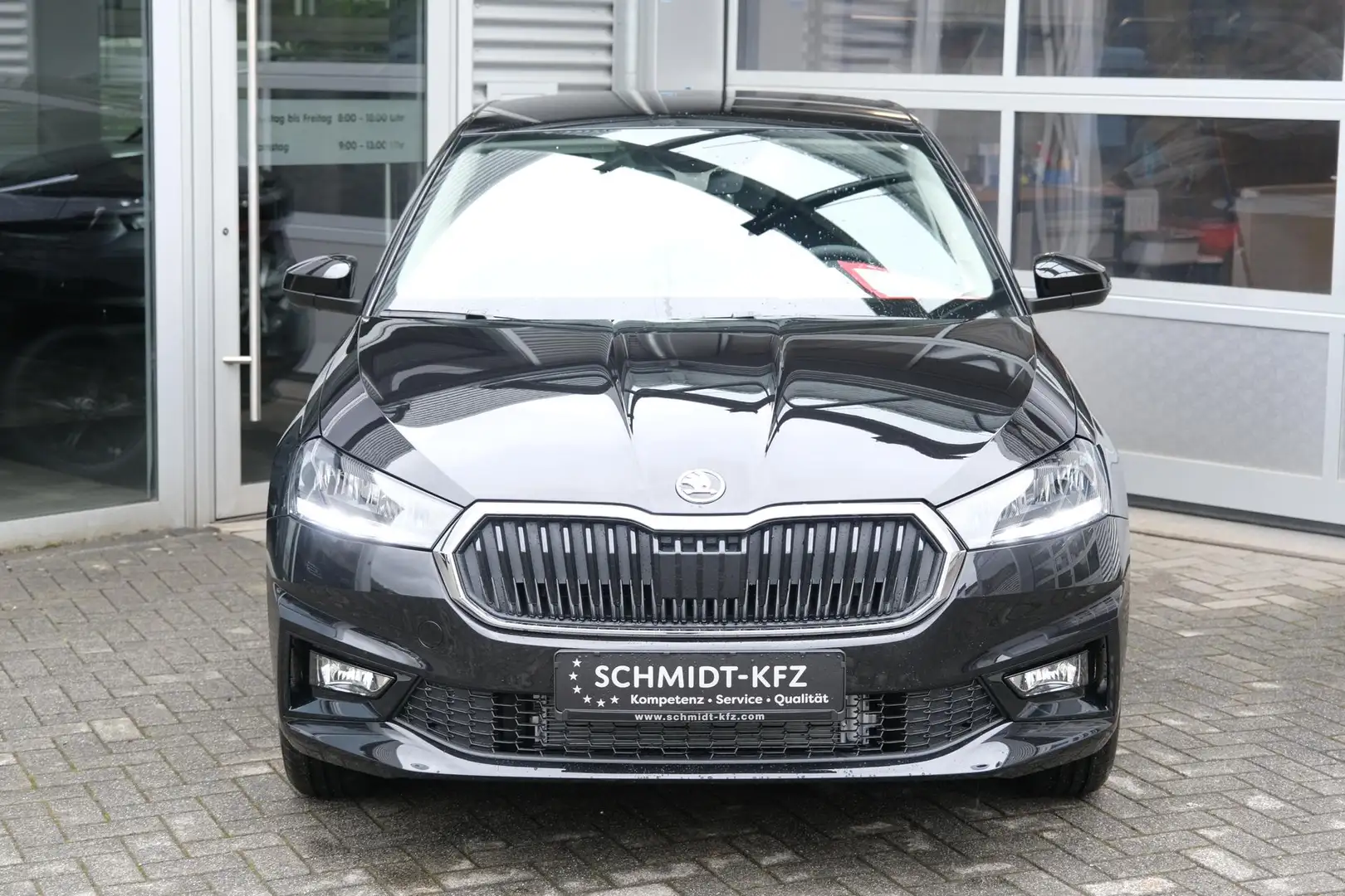 Skoda Fabia 1.5 TSI DSG Top Selection AHK App-Navi LED Clim... Schwarz - 2