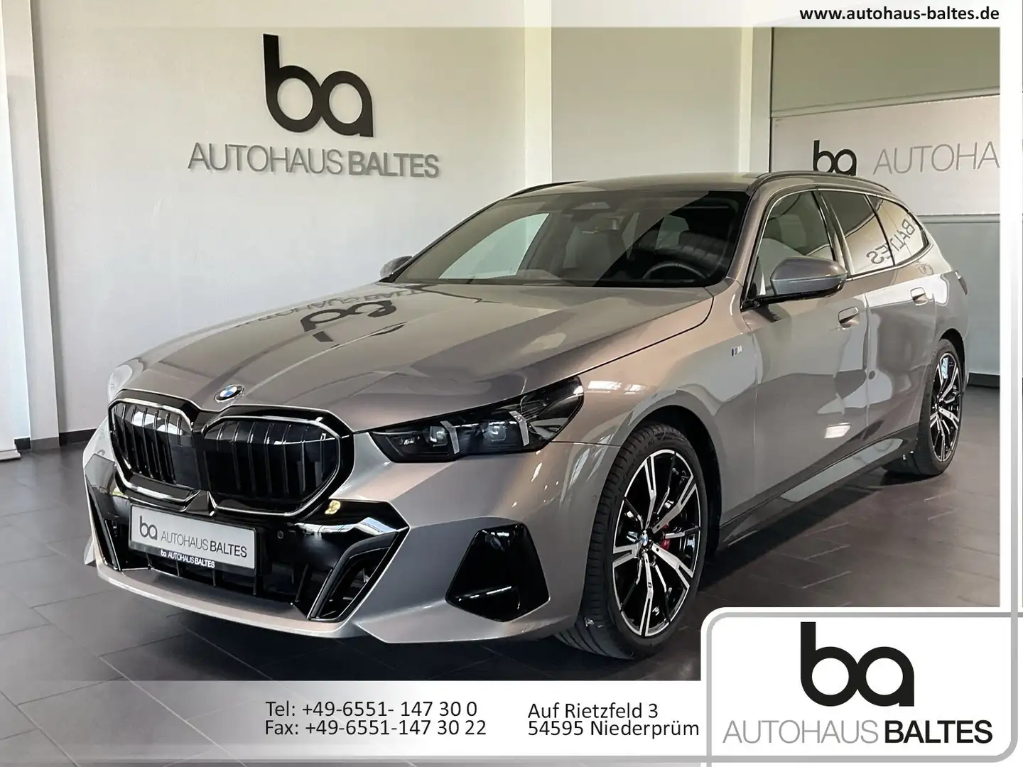 BMW 540 540d xDrive Touring M Sport Pro 20"/Pano/ACC/AHK Grau - 1