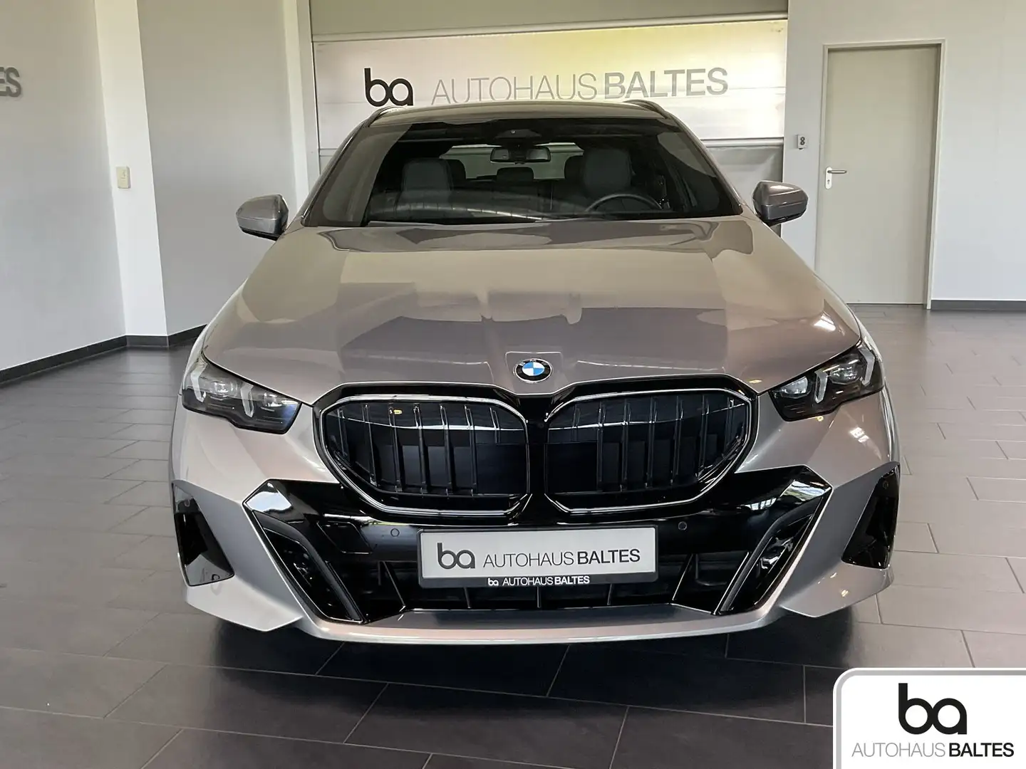 BMW 540 540d xDrive Touring M Sport Pro 20"/Pano/ACC/AHK Gris - 2