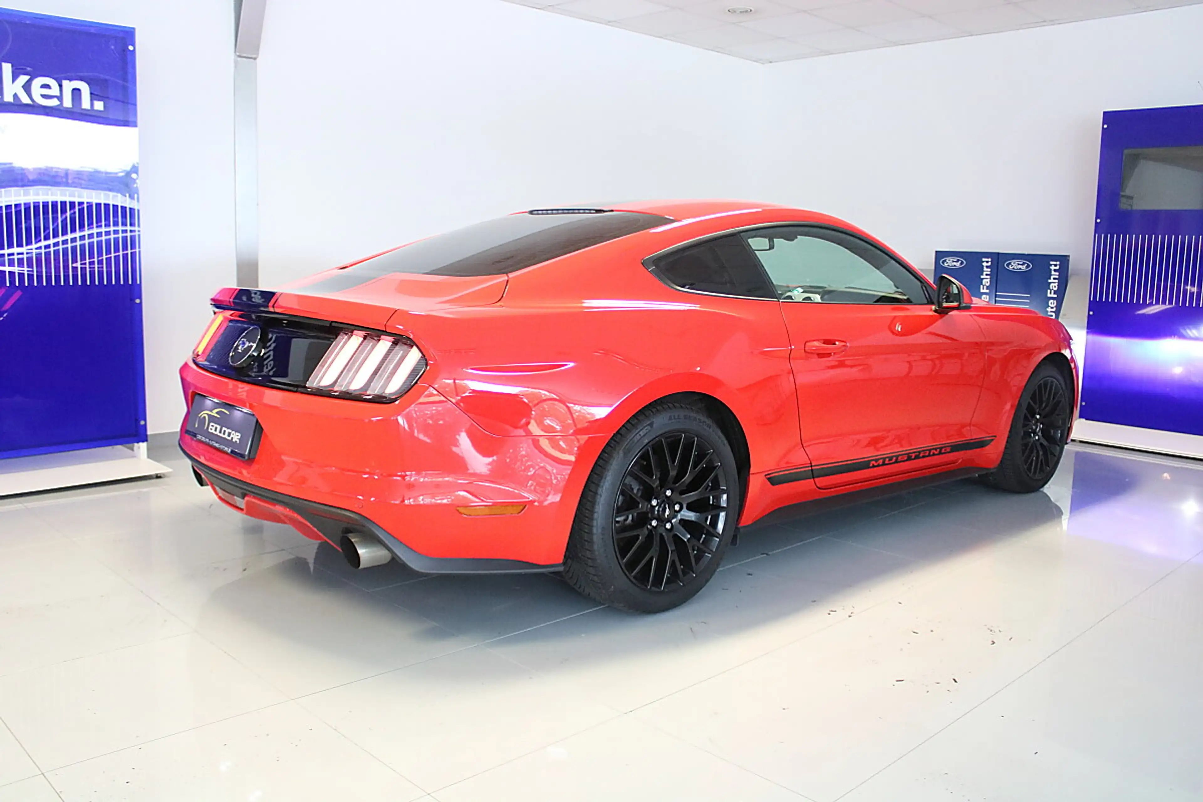 Ford Mustang 2,3 EcoBoost — photo 3
