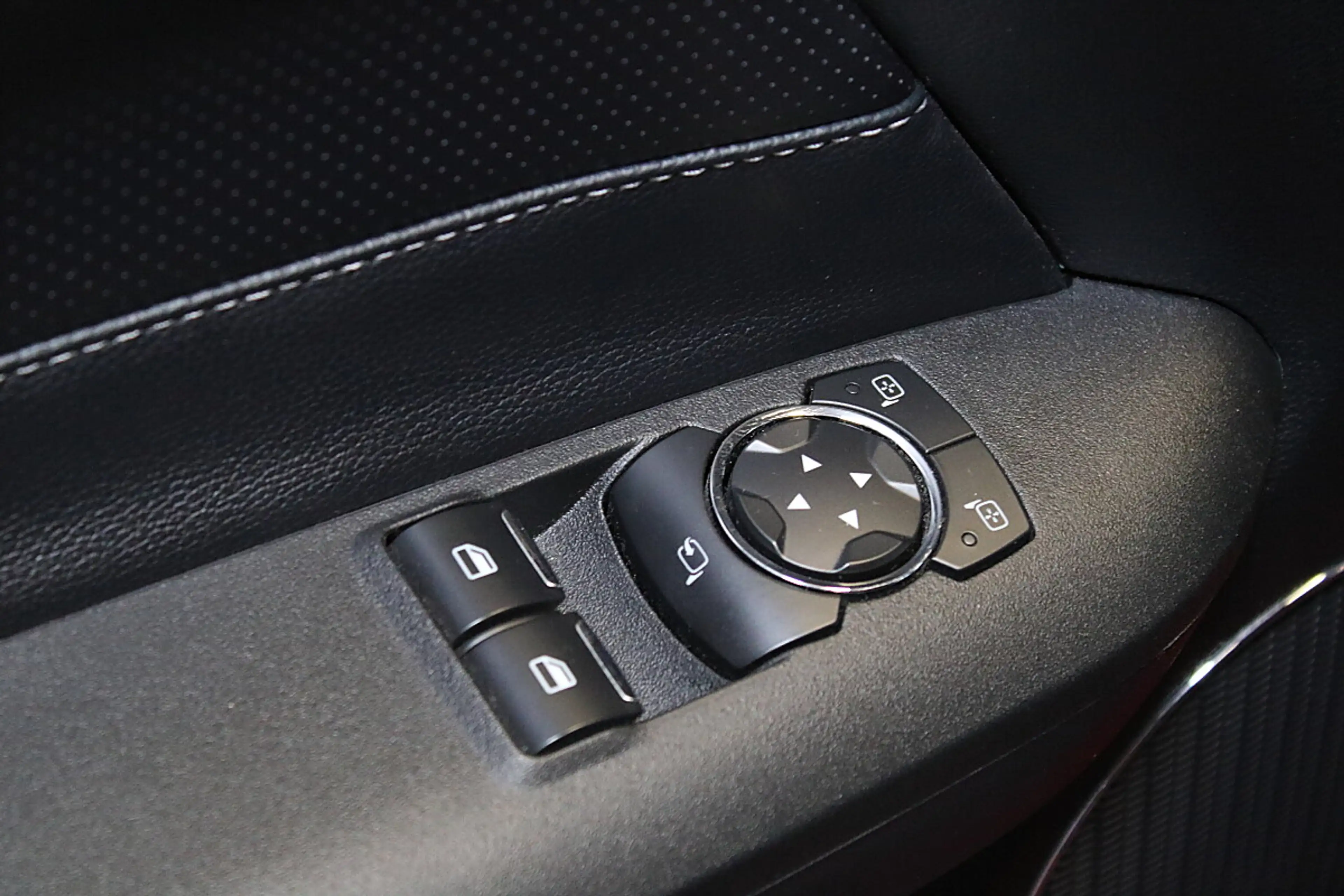 Ford Mustang 2,3 EcoBoost — photo 11