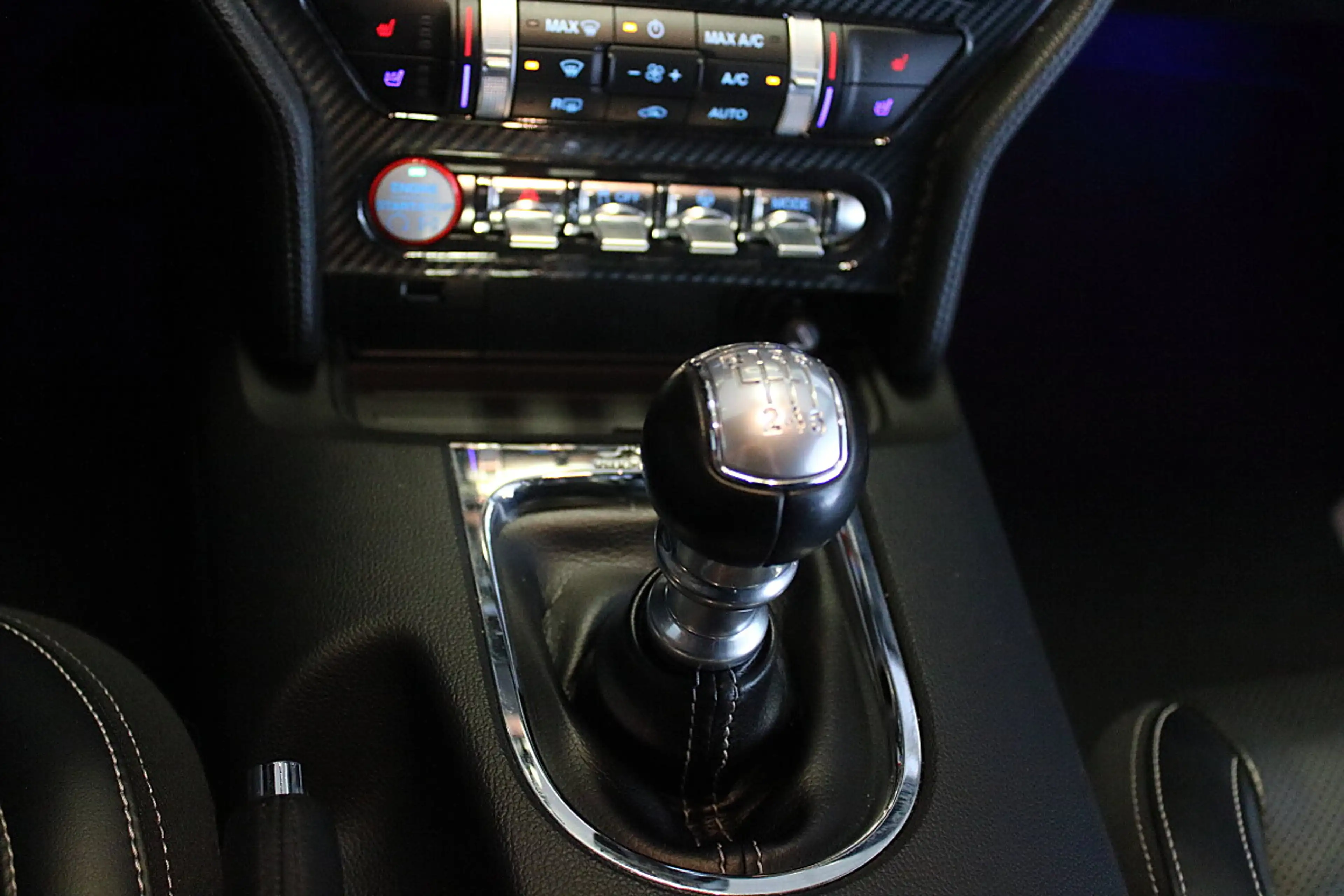 Ford Mustang 2,3 EcoBoost — photo 15
