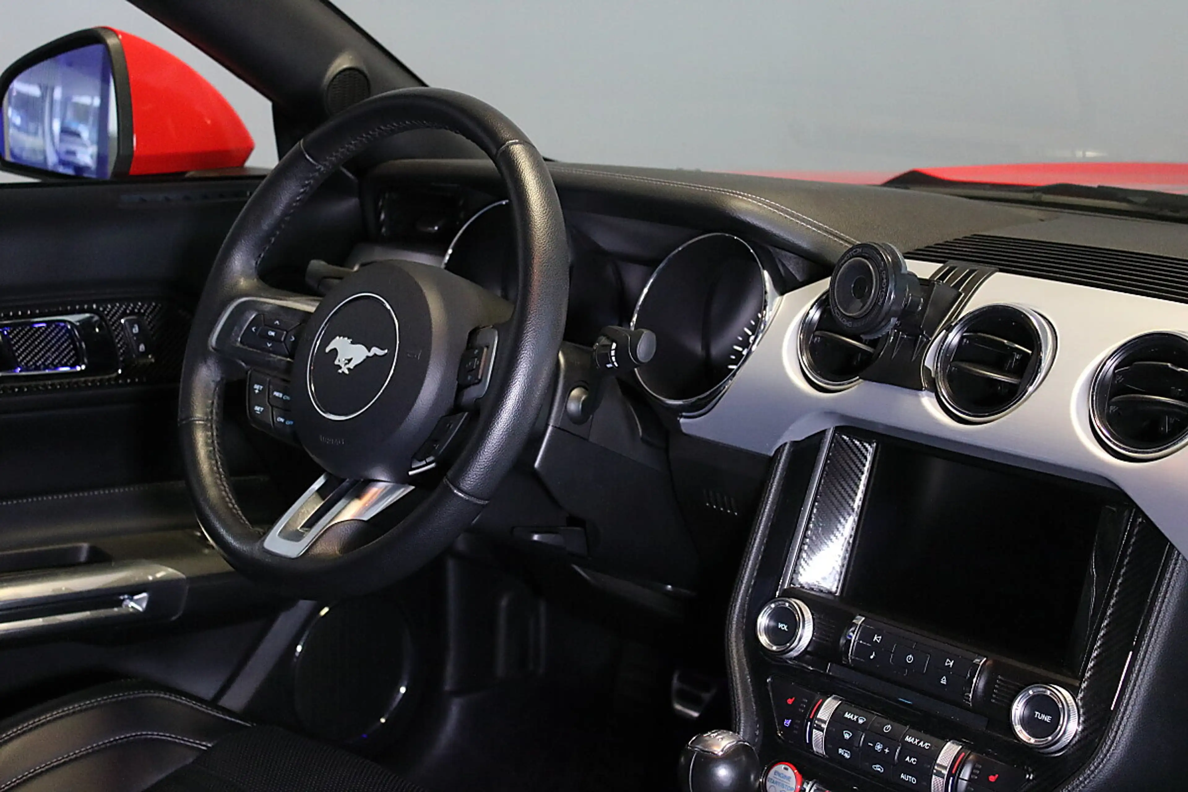 Ford Mustang 2,3 EcoBoost — photo 5