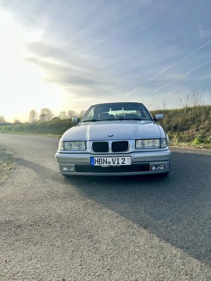 BMW 320i, foto 8