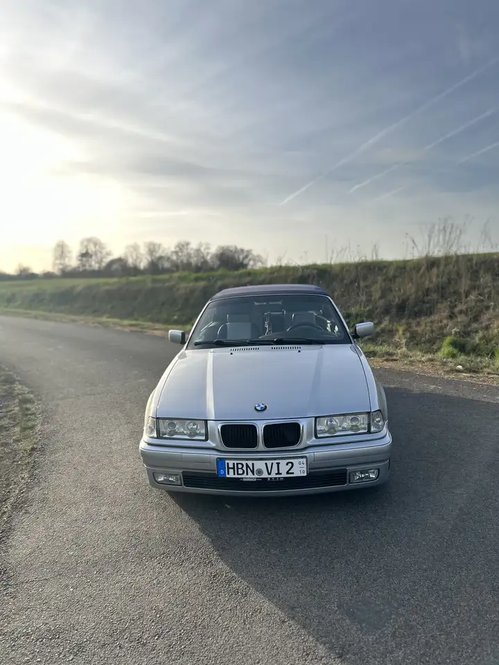 BMW 320i, foto 10