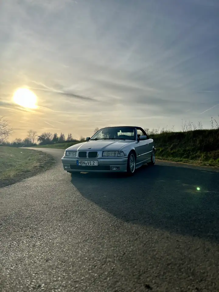 BMW 320i, foto 12