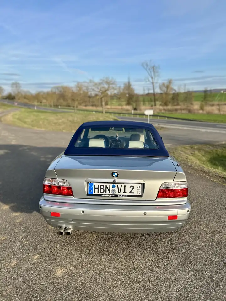 BMW 320i, foto 6