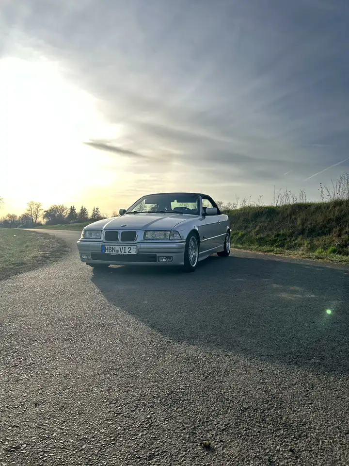 BMW 320i, foto 1