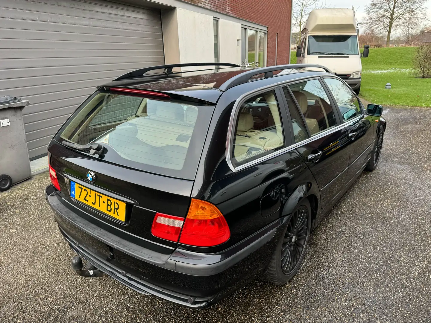 BMW 330 330i touring Fekete - 2